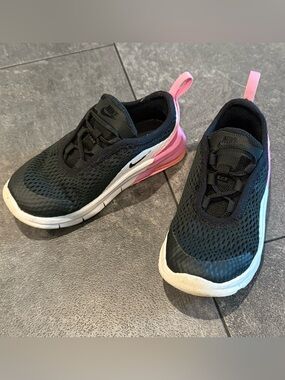 Nike Girls shoes 8c Black & Pink Slip-On Athletic Sneakers with White Midsole